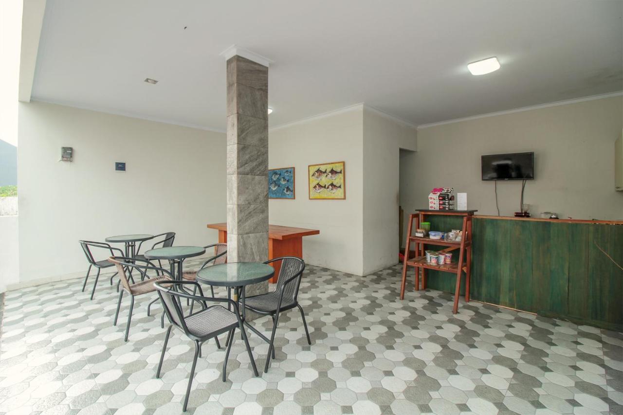 Oyo 396 Tibrae Residence Syariah Лембанг Экстерьер фото