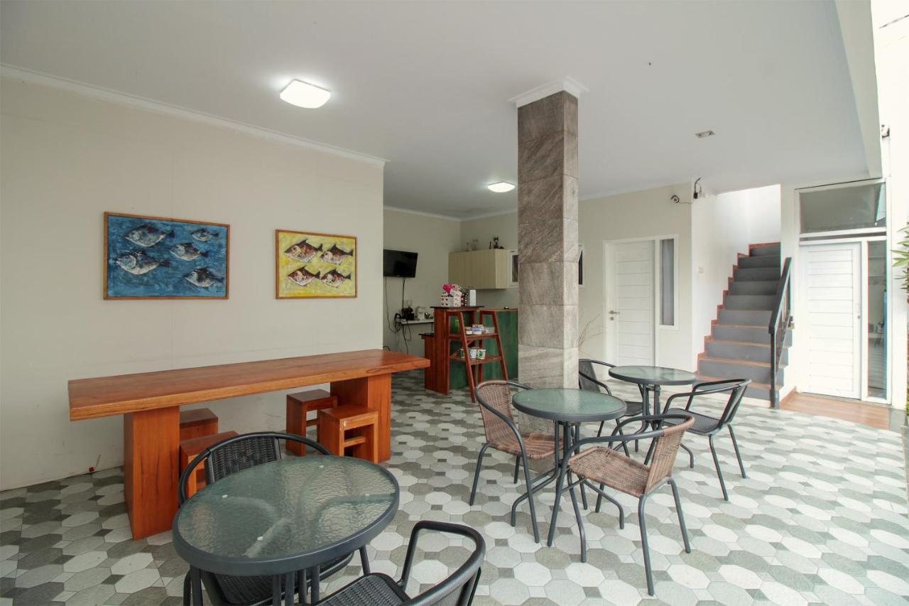 Oyo 396 Tibrae Residence Syariah Лембанг Экстерьер фото